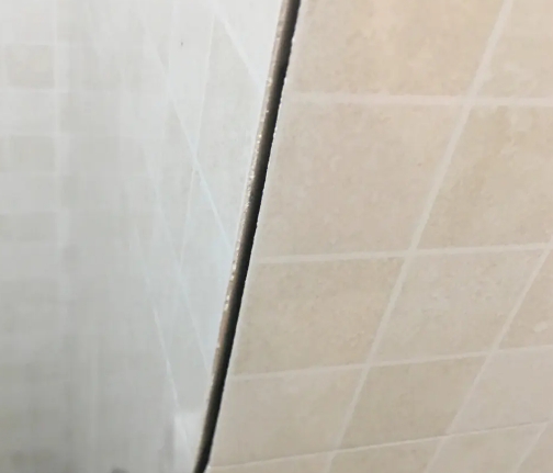 宜昌市瓷砖空鼓维修公司分享阳台瓷砖脱落的修复过程可以分为以下几个步骤