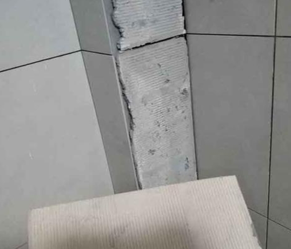 宜昌市瓷砖空鼓维修公司分享下厨房瓷砖脱落的补救措施。